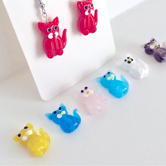 New Artisan Handcrafted Lampwork Glass Bead Kitty Cat Dangle Earrings Pet Lover - Picture 1 of 8